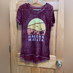 Disney size M maroon Lion King t shirt
